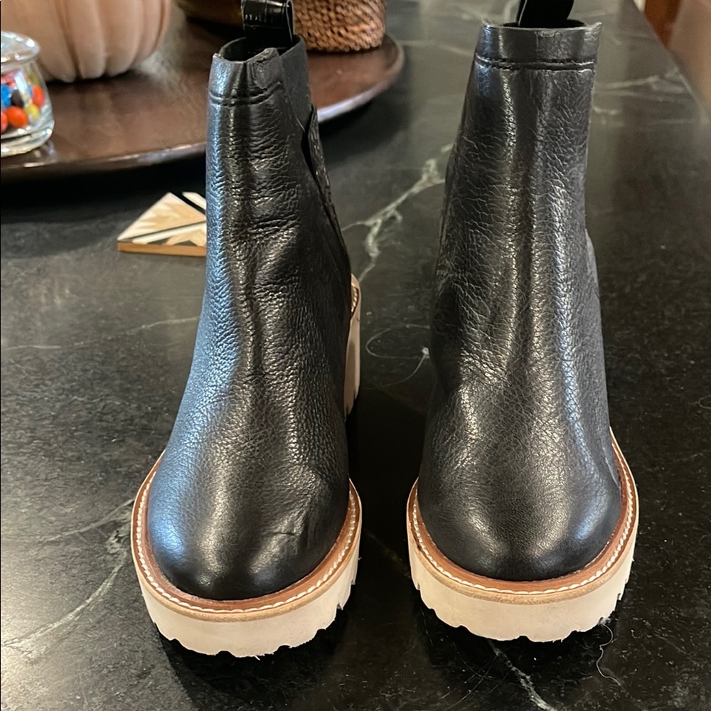Dolce Vita boots sz 6